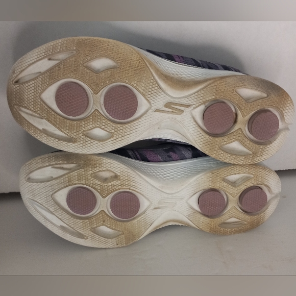 Skechers GOGA Max- Go Walk 4 Shoes (8) Gray/Purple Color - Picture 7 of 7